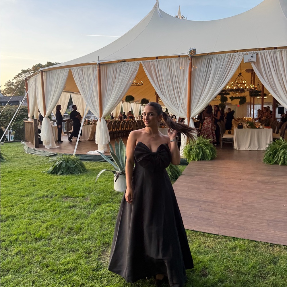 Elegant Black Strapless Bow-Front Evening Dress